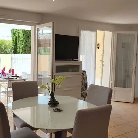Apartament Calme A 400 M De La Saint-Raphaël