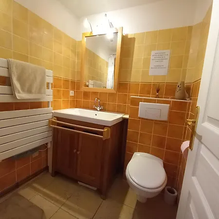 Apartament Calme A 400 M De La *